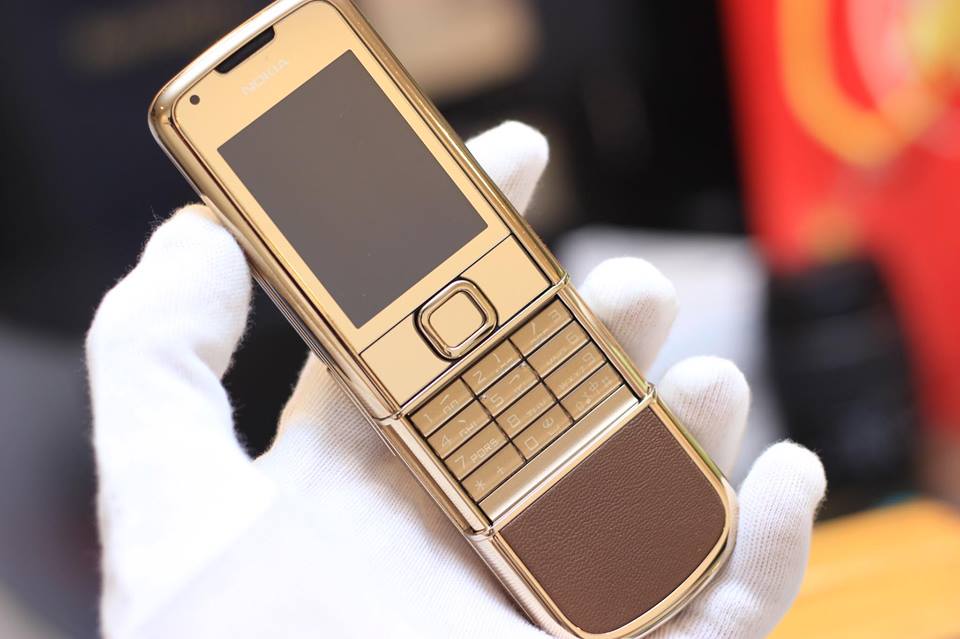 Nokia 8800 Gold Arte Da Nâu: Với chất liệu vàng và da nâu cao cấp, chiếc Nokia 8800 Gold Arte Da Nâu là một trong những điện thoại xa xỉ nhất trên thị trường. Hãy xem hình ảnh để thấy rõ vẻ đẹp cùng sự hoàn hảo trong từng chi tiết của sản phẩm này.